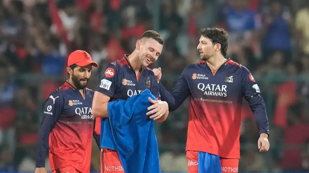 RCB को मिला सीक्रेट गेम चेंजर! प्लेऑफ़ से पहले टीम में लौट आया सबसे घातक खिलाड़ी, अब कोई नहीं रोक सकता ट्रॉफी जीतने से!